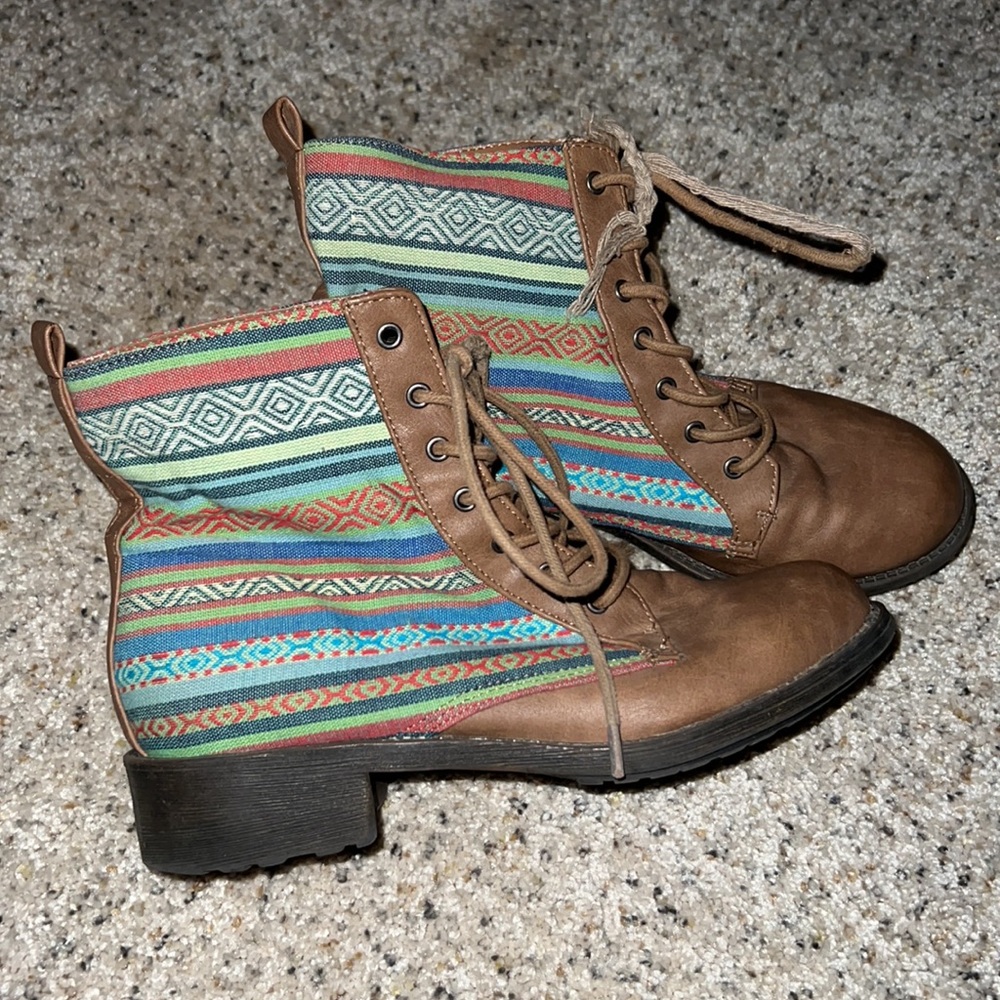Aztec-print boots - Picture 2 of 4